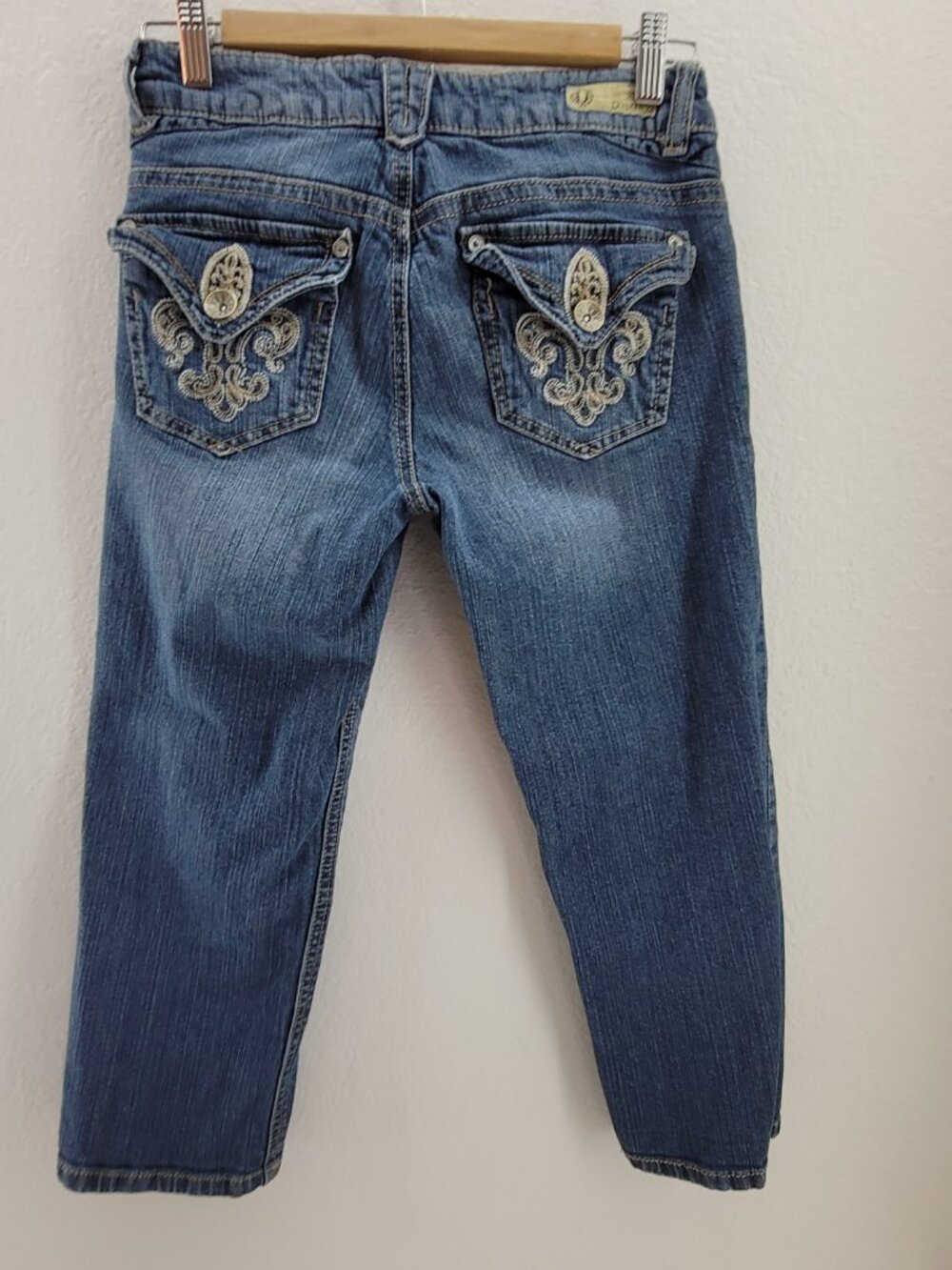 Democracy Jean Capris Women's 4 Blue Distressed Embellished Pockets Stretch - Picture 3 of 13